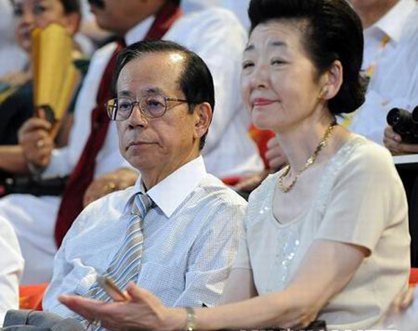 2008年日本首相福田康夫和夫人在北京奧運會開幕式上。