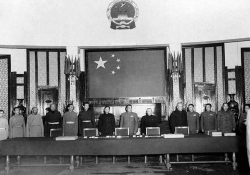 1951年5月23日，《中央人民政府與西藏地方政府關於和平解放西藏辦法的協議》在北京正式簽訂。簽字儀式由中央人民政府副主席朱德、李濟深，中央人民政府政務院副總理陳雲主持。