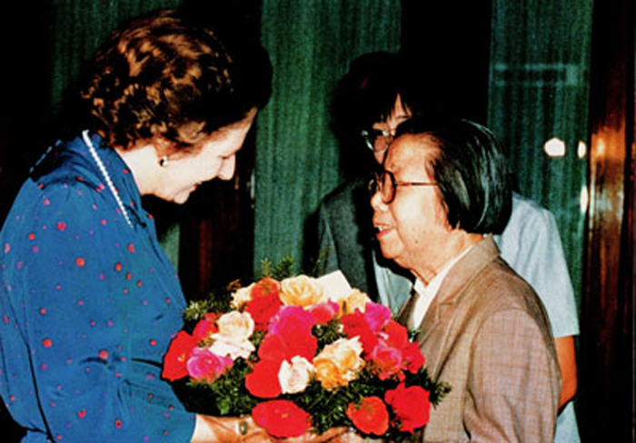 1982年9月24日，鄧穎超會見英國首相撒切爾夫人。