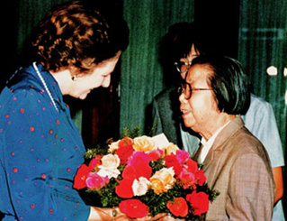 1982年9月24日，鄧穎超會見英國首相撒切爾夫人