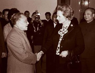 1984年12月19日，鄧小平會見撒切爾夫人。