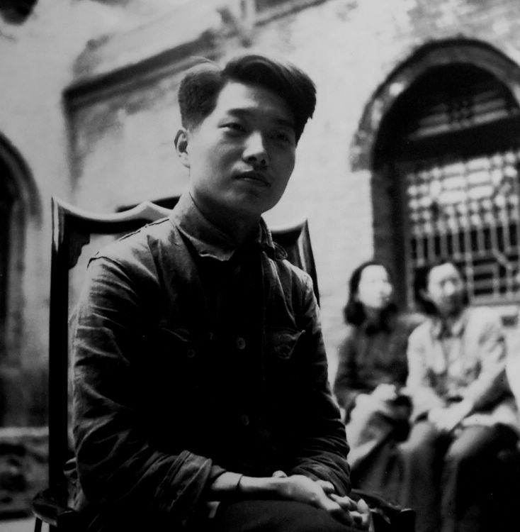 圖為《人民日報》早期工作人員安崗，曾任晉冀魯豫《人民日報》副總編輯。人民網蔣建華翻拍於《人民日報》報史展。