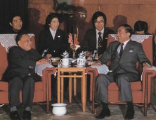 1984年3月，鄧小平會見日本首相中曾根康弘。 
