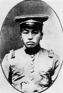 1923年，彭德怀在湖南省陆军军官讲武堂学习，时年二十五岁。