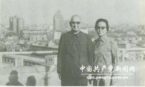 1982年10月，楊勇與夫人林彬在上海延安賓館。