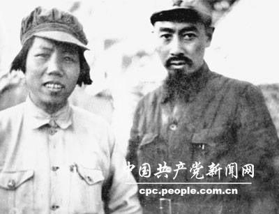 1936年，鄧穎超同周恩來在陝北。