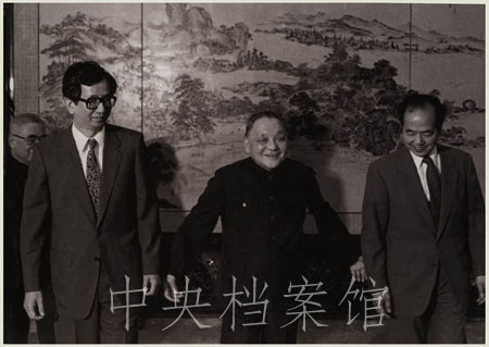 5月:邓小平欢迎来访的两位诺贝尔奖金获得者、