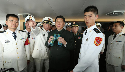 2012年12月8日，习近平在海军“海口舰”上视察