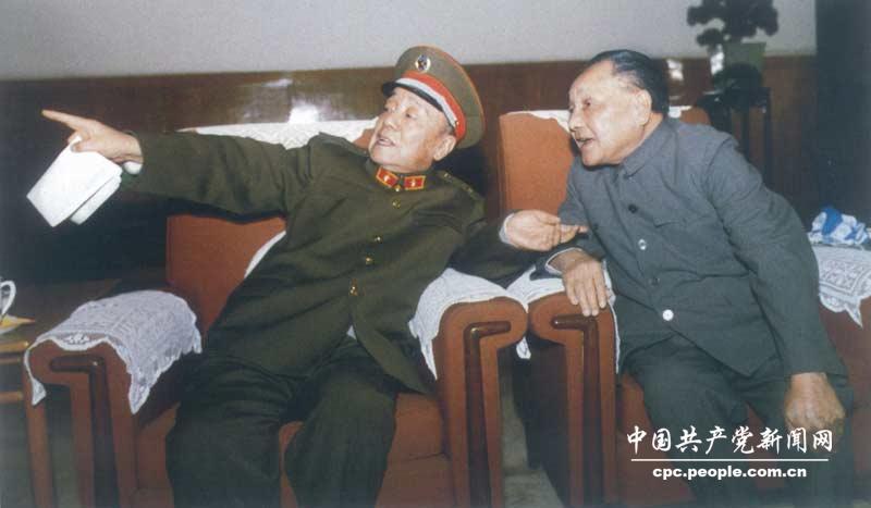 1988年12月，軍委擴大會議期間，鄧小平接見各大軍區司令員、政委