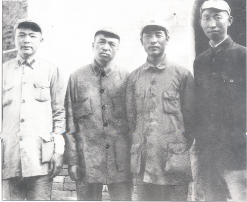 彭德懷、徐海東、彭雪楓和郭述申於1937年在陝北合影