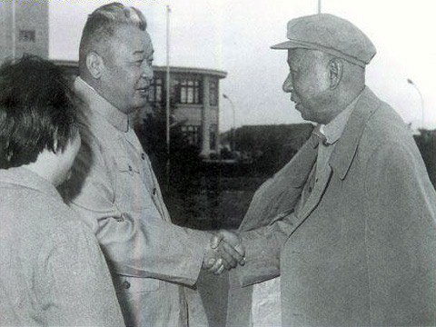 1963年5月，閻紅彥在昆明為出訪的國家主席劉少奇送行