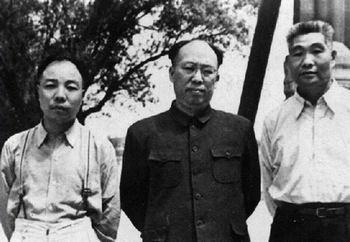 1953年，羅榮桓與蕭勁光、蕭華在北京頤和園合影
