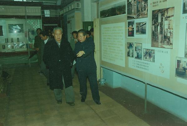 1986年，鄧力群在株洲視察六〇一廠
