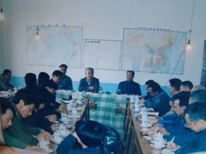 1988年，鄧力群參加桂東縣召開的團級領導干部會議