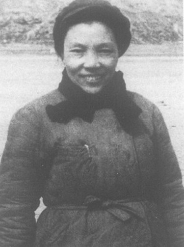 蔡暢，1934年10月參加中央紅軍長征。長征中，在軍委第二縱隊政治部民運部工作。到達陝北后，任中共陝甘省委婦女部部長、組織部部長，中共陝甘寧省委白區工作部部長，陝甘寧邊區黨委婦女部部長。