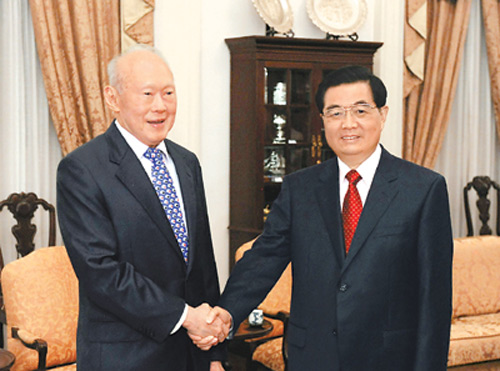 2009年11月11日，胡錦濤在新加坡會見新加坡內閣資政李光耀