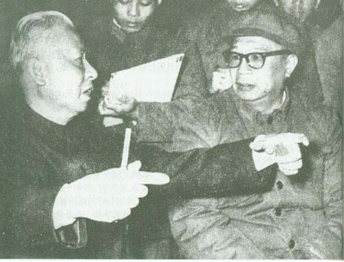 1965年，陳士榘陪同劉少奇到工程兵部隊視察