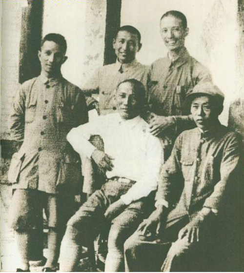 1948年，粟裕（左起）、钟期光、唐亮、张震、陶勇在华东野战军前委扩大会议