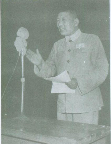 1954年秋，钟期光在南京军事学院讲话