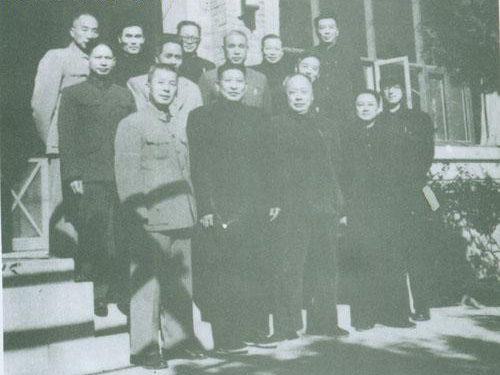 1961年10月，莫文骅（前排左起）、钟期光、陈毅在政治学院