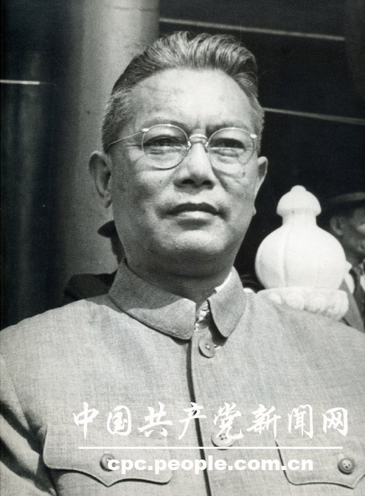 1954年10月1日，李先念在天安門城樓上。