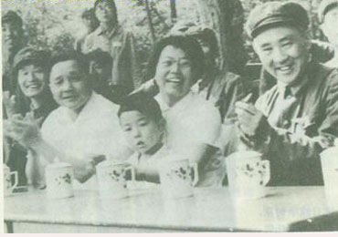 1964年李聚奎同鄧小平觀看軍事表演