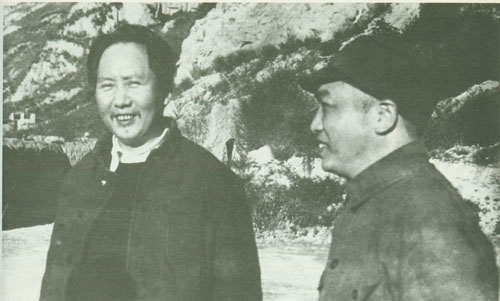 1944年，彭德懷和毛澤東在延安