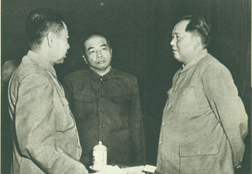 1956年9月，時為中共中央政治局委員的彭德懷和毛澤東主席、周恩來副主席在中國共產黨第八次全國代表大會上。