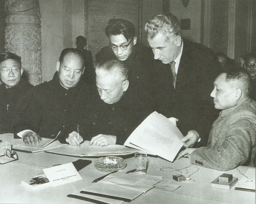 1960年11月,刘少奇参加中共代表团出席在莫斯