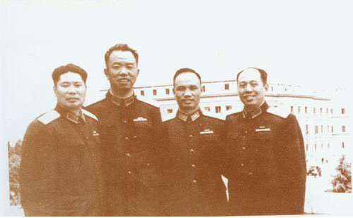1959年，陳伯鈞（右起）、陳熙、王樹聲、楊得志在訪問東歐七國期間合影。