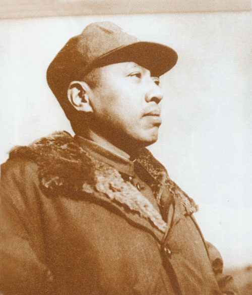 1948年春，陳伯鈞調任東北野戰軍前方指揮所任第一副司令員。