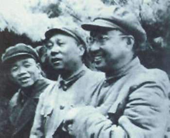 志願軍副司令員陳賡（右）、韓先楚（左）、副政委甘泗淇（中）在一起