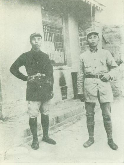 1936年，蕭華（紅二師政委）與楊得志（師長）在甘肅寧縣早勝鎮