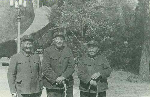 1976年，陳再道與羅瑞卿、譚政在北海公園