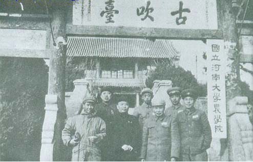 1950年11月，河南軍區司令員陳再道(前右四)、李志民（前右一），楊得志（前右二）在開封
