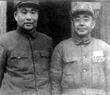 1949年，長沙和平解放后，肖勁光與陳明仁合影