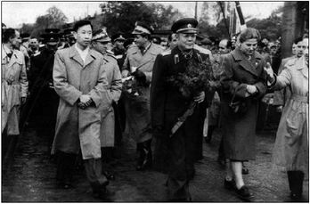 1958年10月，葉劍英率我國軍事代表團訪問波蘭
