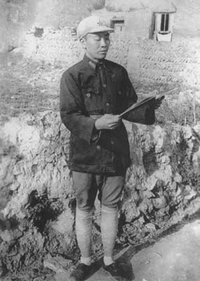 1936年，譚政在陝北保安（今志丹縣）紅軍大學校園裡。