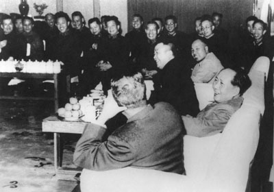 1960年，譚政（前右三）在軍委擴大會議上。