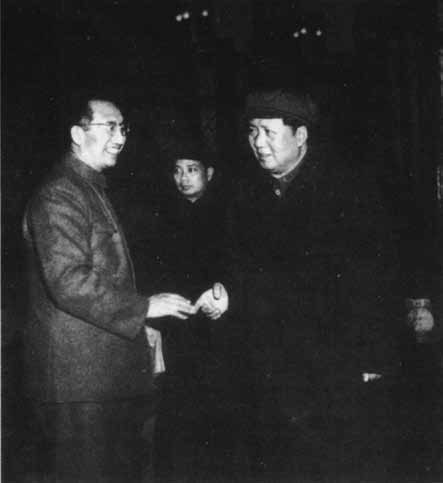 毛澤東主席親切會見徐向前。