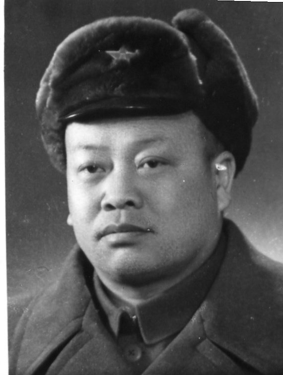 1952年，賴傳珠將軍在總干部部。