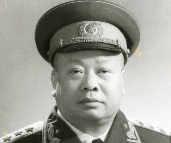 1955年，賴傳珠將軍在總干部部。