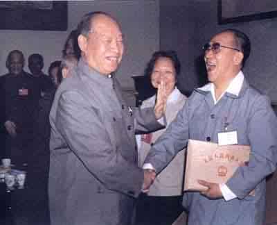 1984年5月，彭真同相聲大師侯寶林談笑風聲。
