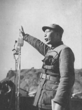 1945年9月，聶榮臻在張家口各界人士慶祝抗戰勝利大會上講話。