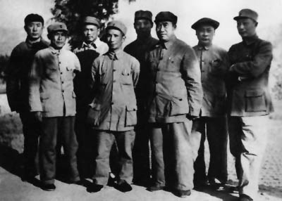 1948年5月，朱德和聶榮臻、陳毅等在西柏坡。