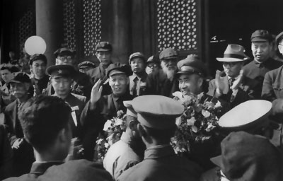 1950年5月1日，聶榮臻同朱德、劉少奇、彭真在北京天安門城樓上。