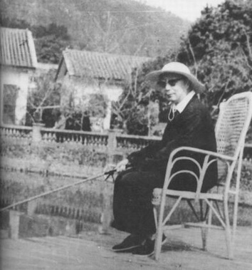 1961年3月，聶榮臻在廣州從化釣魚。