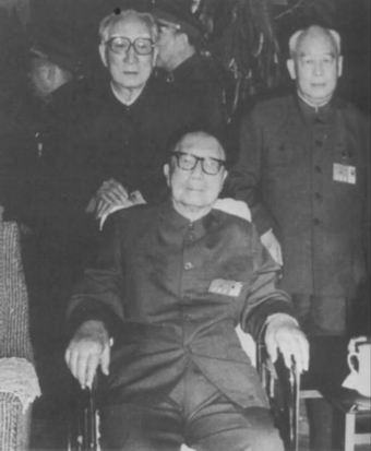 1987年12月，黨的第十三次全國代表大會上聶榮臻與薄一波、余秋裡的合影。