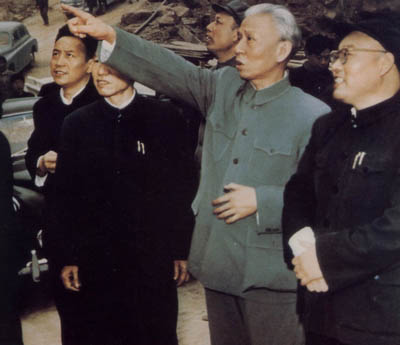 1960年4月，劉少奇在黃河三門峽大壩工地視察