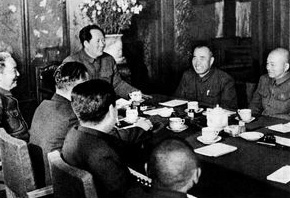 1950年，彭德怀在中央人民政府委员会第六次会议上